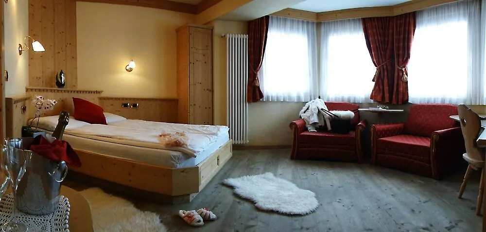 Hotel Cristallo 利维尼奥 3*,